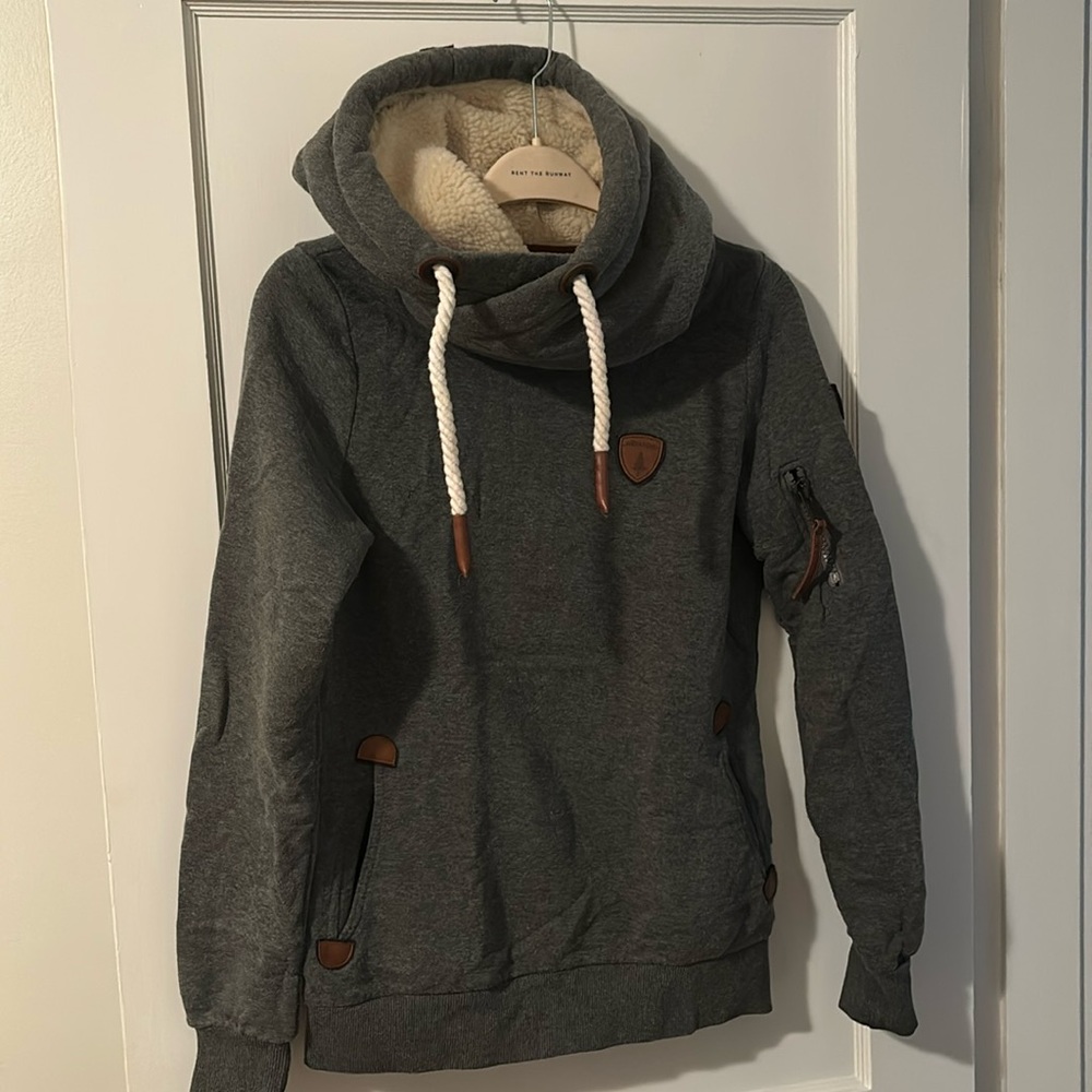 Heather gray Wanakome hoodie with Sherpa hood, size medium